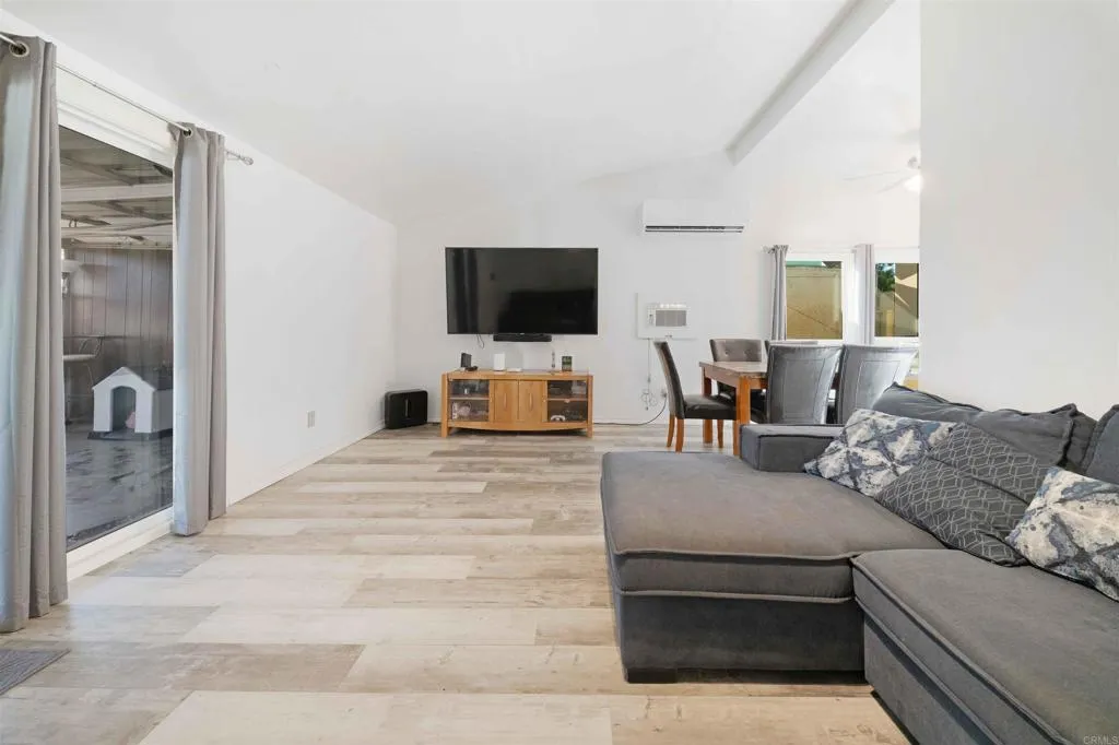 https://cdn.realtyfeed.com/cdn/127/306542071/7c5aed2f737d68ab8939d1212e71a0f3.webp