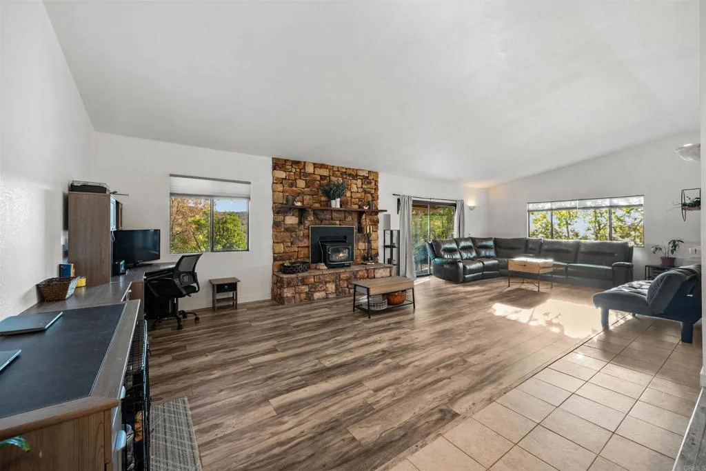https://cdn.realtyfeed.com/cdn/127/306542086/631489fc40cf78e681b237a822bf093c.webp