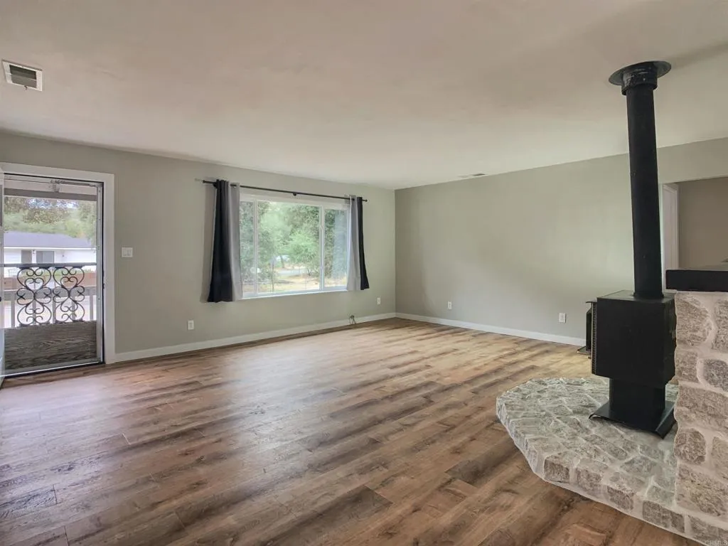 https://cdn.realtyfeed.com/cdn/127/306542216/662b114ed03776665678c8e1e59e55e4.webp