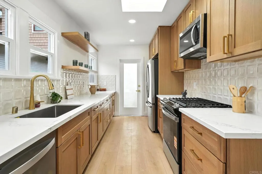 https://cdn.realtyfeed.com/cdn/127/306542291/3ca8339dfcd482eb8ab8ed1c5d288a88.webp