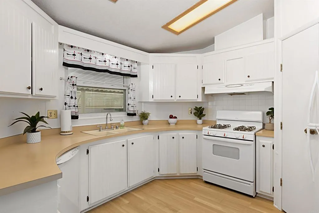 https://cdn.realtyfeed.com/cdn/127/306542396/fe75a88ecf59ac08da3763c2fef3d054.webp