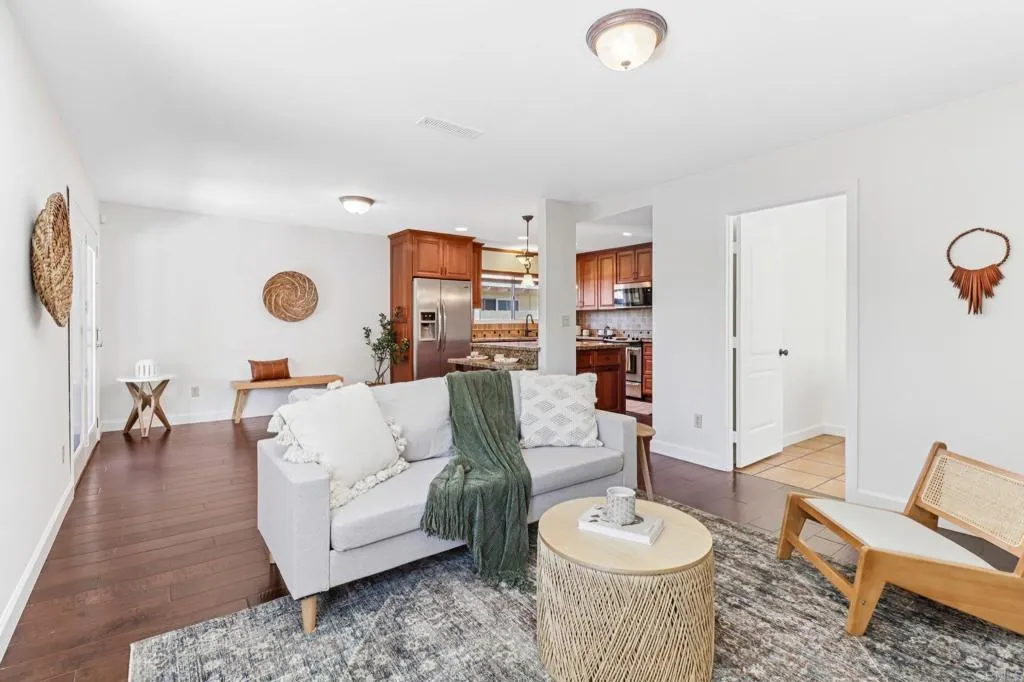 https://cdn.realtyfeed.com/cdn/127/306542397/2c0b36250896e40e8ba59a6e2b19472d.webp