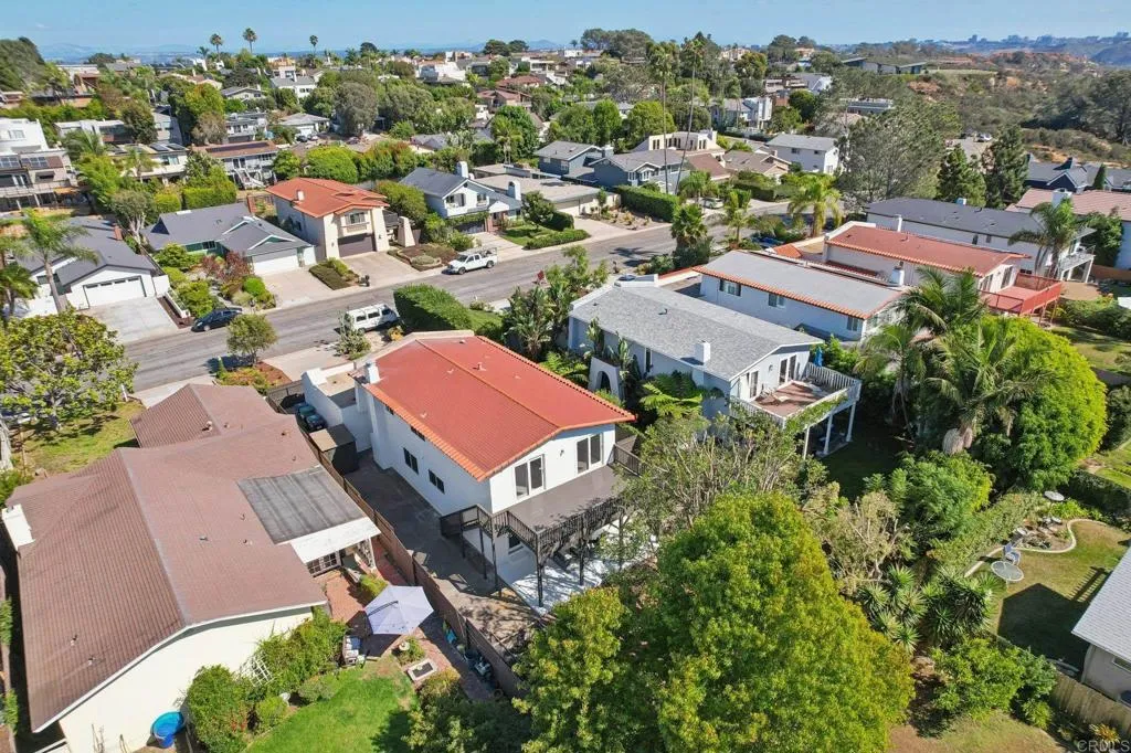 https://cdn.realtyfeed.com/cdn/127/306542397/c1c644b9ce2b569bd1bb74075a32b152.webp
