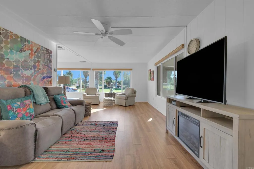 https://cdn.realtyfeed.com/cdn/127/306542425/5ca1acee46db01be899c9c0b664604b9.webp