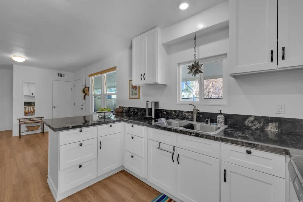 https://cdn.realtyfeed.com/cdn/127/306542425/a52cebb3627a4a46286a5f7607cc2fdd.webp