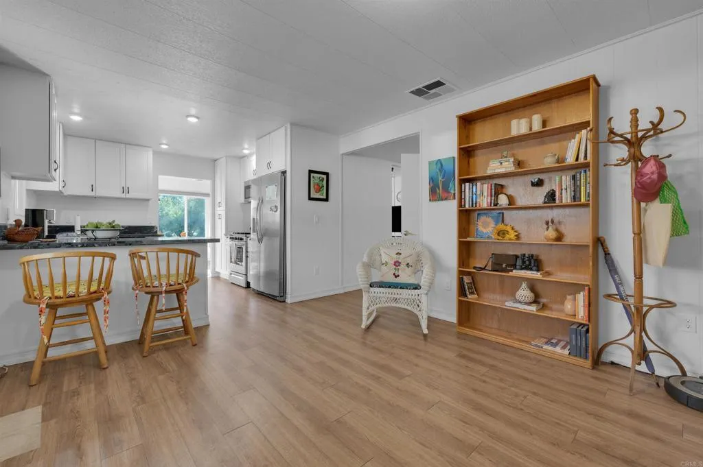 https://cdn.realtyfeed.com/cdn/127/306542425/cd8b7acc3128bc987baf4dfc4ce0797a.webp