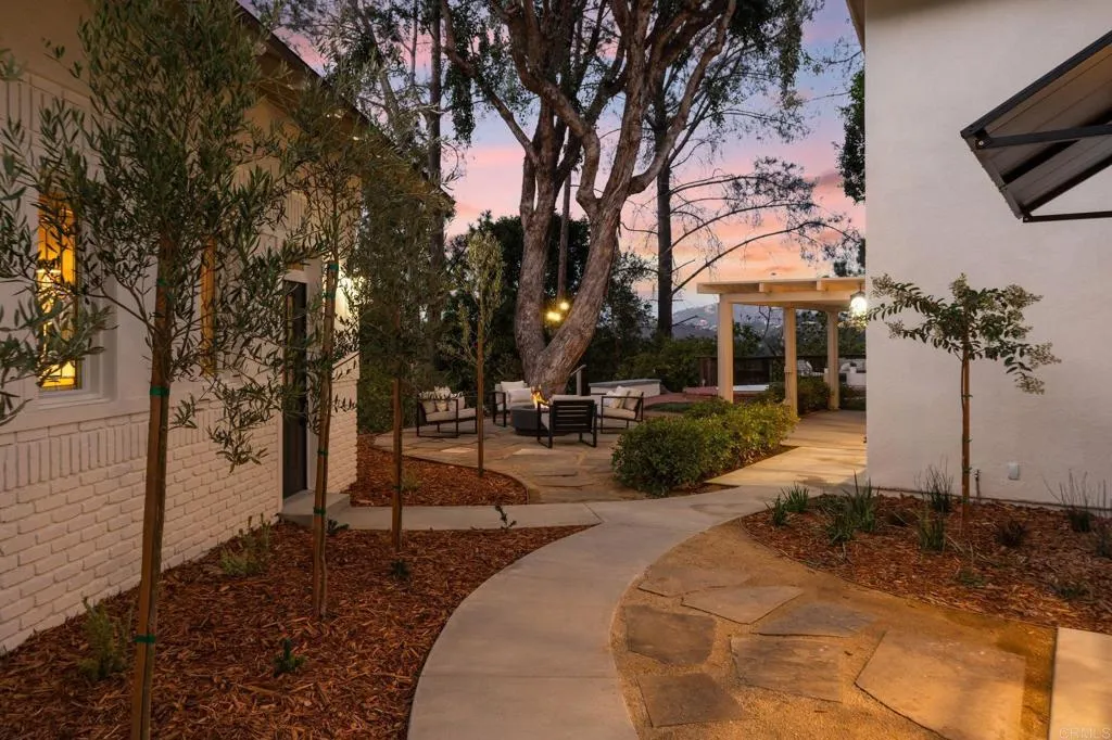 https://cdn.realtyfeed.com/cdn/127/306542445/3e3b24e72068a644ba9598e878197f7c.webp