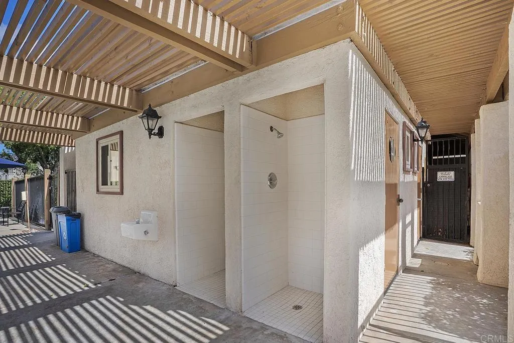 https://cdn.realtyfeed.com/cdn/127/306542497/db35ee60f5394f863d4cc556d70cd6d4.webp