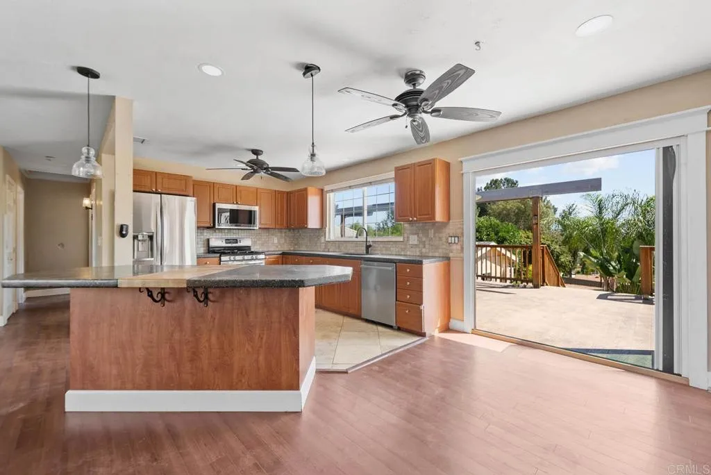 https://cdn.realtyfeed.com/cdn/127/306542504/0de62345d69db730bba0a63ca6d0e6c5.webp