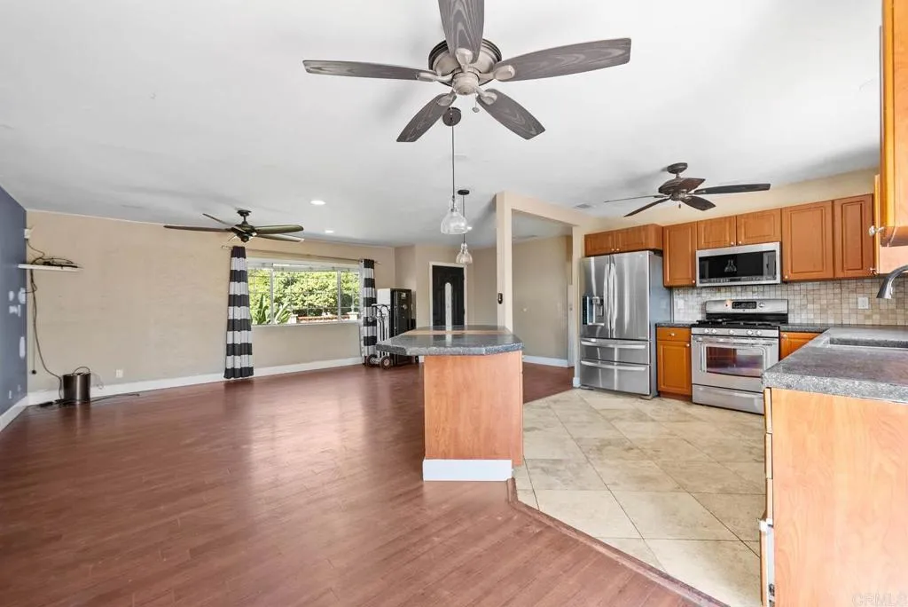 https://cdn.realtyfeed.com/cdn/127/306542504/c60fea1018d4e4ebf96c20cbe7a105ff.webp