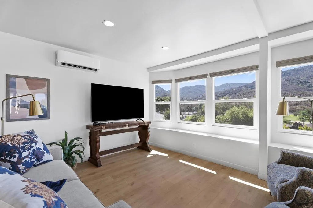 https://cdn.realtyfeed.com/cdn/127/306542612/9da2a72f8c20766916b0f640200e346c.webp