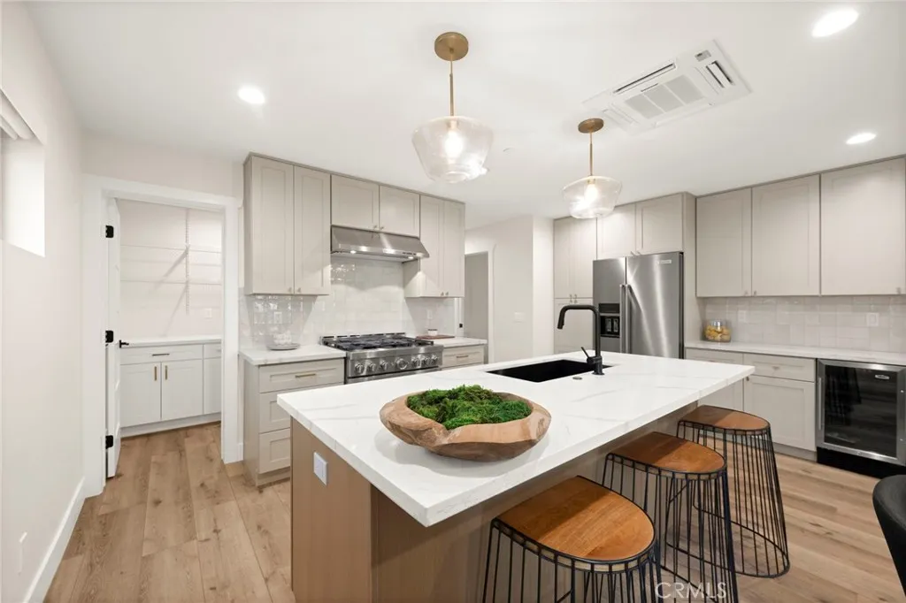 https://cdn.realtyfeed.com/cdn/127/306542614/73a172a574aa9304fa5c885d9447ce3c.webp