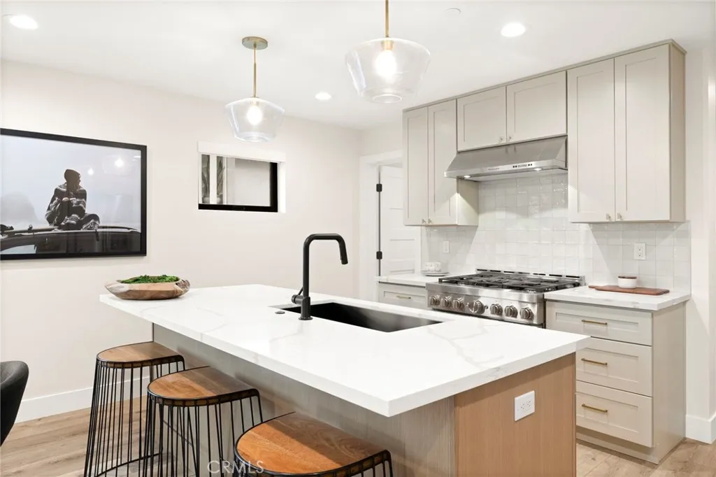 https://cdn.realtyfeed.com/cdn/127/306542614/ba1043516999f0063182cf38d1acd9a7.webp