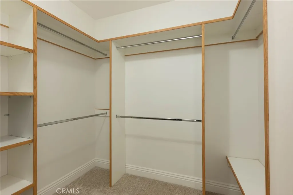 https://cdn.realtyfeed.com/cdn/127/306542626/2e1058e1da3f9ecaa7f3355ebe2f17d4.webp