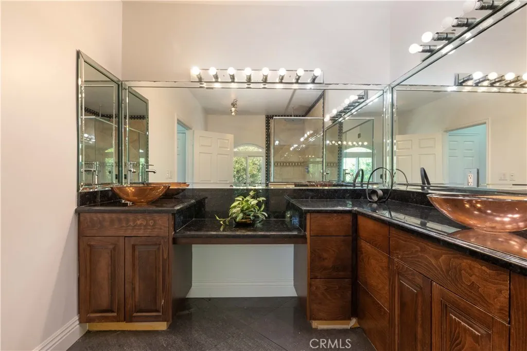 https://cdn.realtyfeed.com/cdn/127/306542626/2e5d9a7c07fcb5dfd4f6a4457d375358.webp