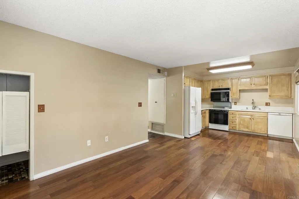 https://cdn.realtyfeed.com/cdn/127/306542638/c627881988810e525c4eb82c165291de.webp