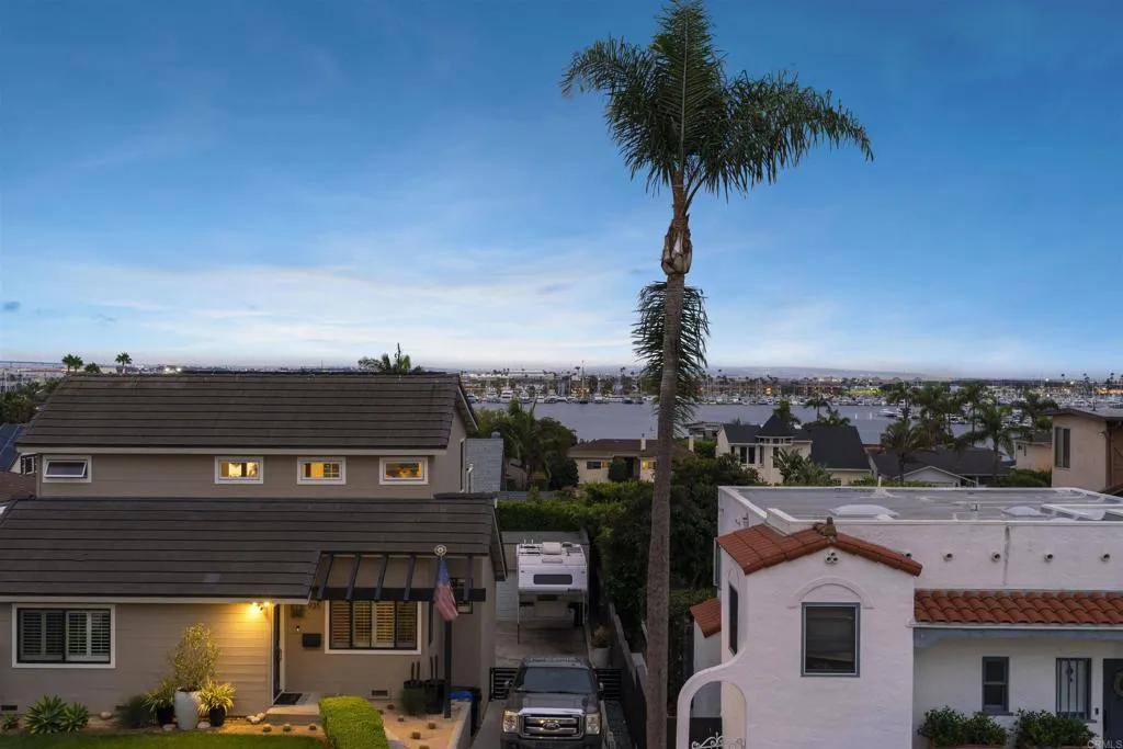https://cdn.realtyfeed.com/cdn/127/306542769/4a6d145620c031f7a28ed1b75cc03229.webp
