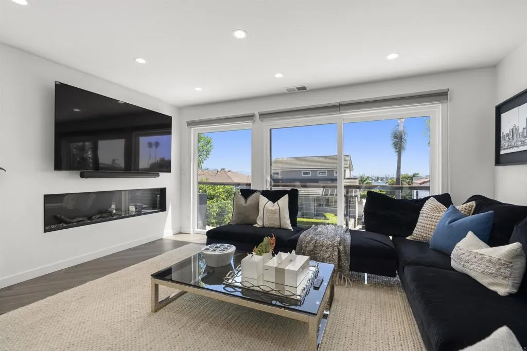 https://cdn.realtyfeed.com/cdn/127/306542769/7cbbbeee25a11a967922788b5ed01304.webp