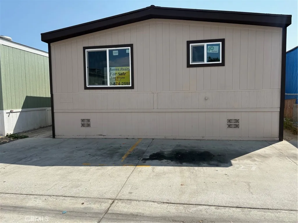 Compton, CA 90221