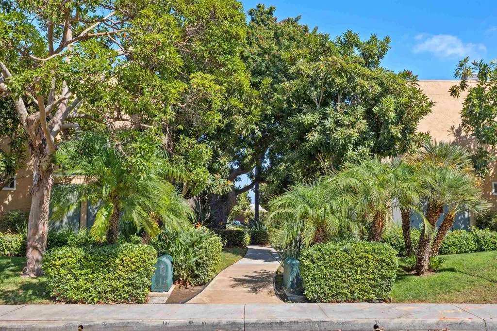 https://cdn.realtyfeed.com/cdn/127/306542951/c8a5a0c85c04efff30d8c096320114ba.webp