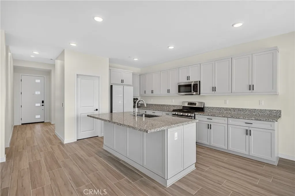 https://cdn.realtyfeed.com/cdn/127/306543002/6105a524629ef1a8bfabd8463b12d834.webp