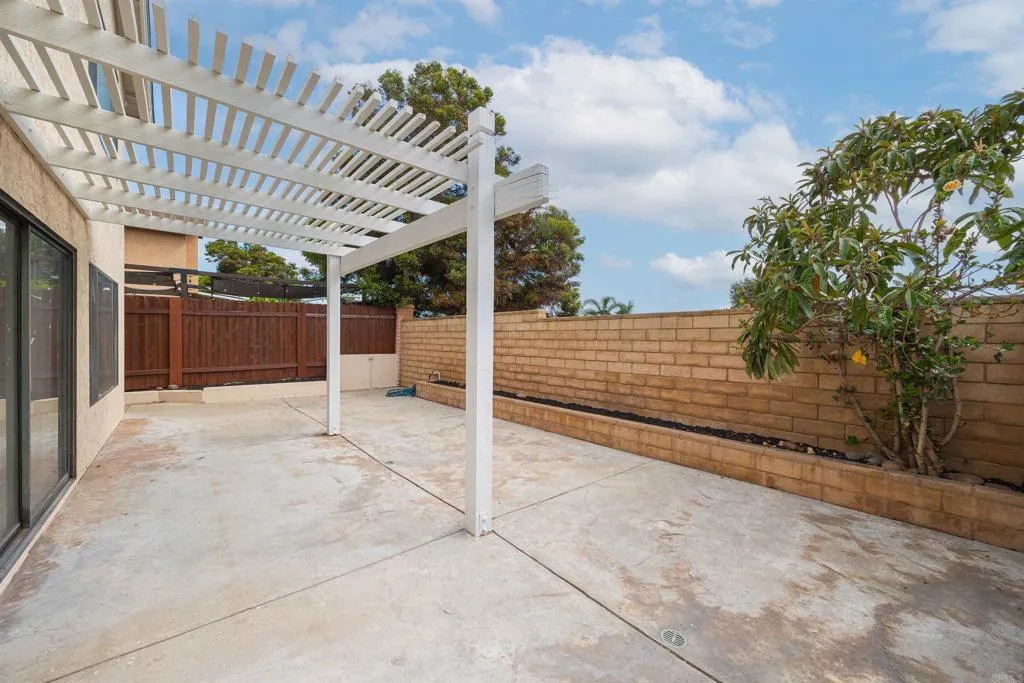 https://cdn.realtyfeed.com/cdn/127/306543191/ada420ad6ccd849663f69ea8f1b1b97e.webp