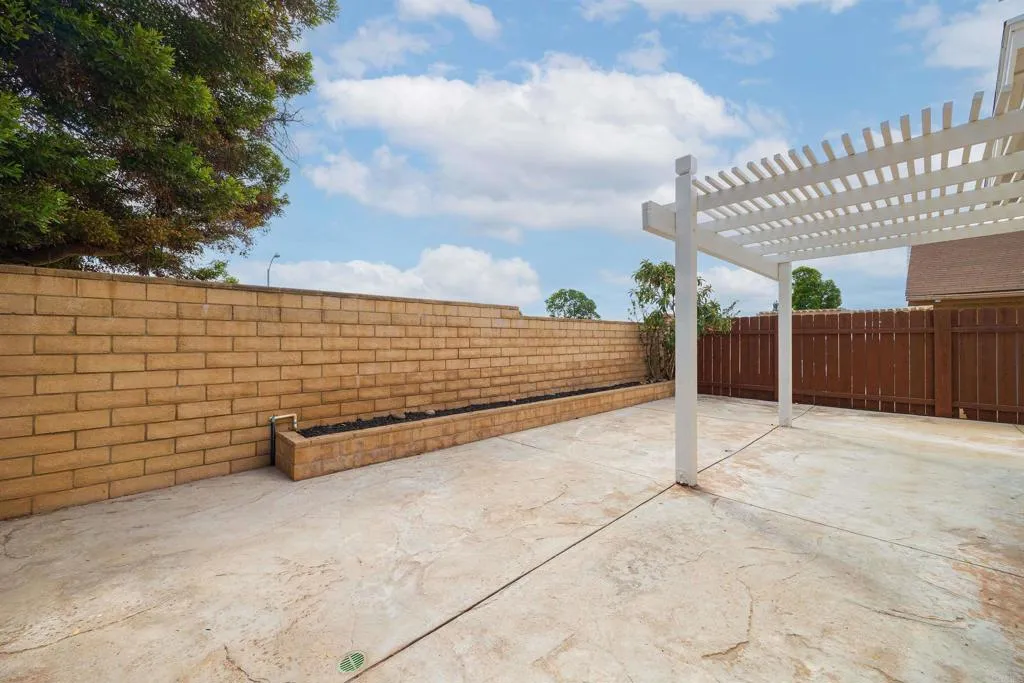 https://cdn.realtyfeed.com/cdn/127/306543191/fca7c829b9a96588975cfed3a7aa34e4.webp