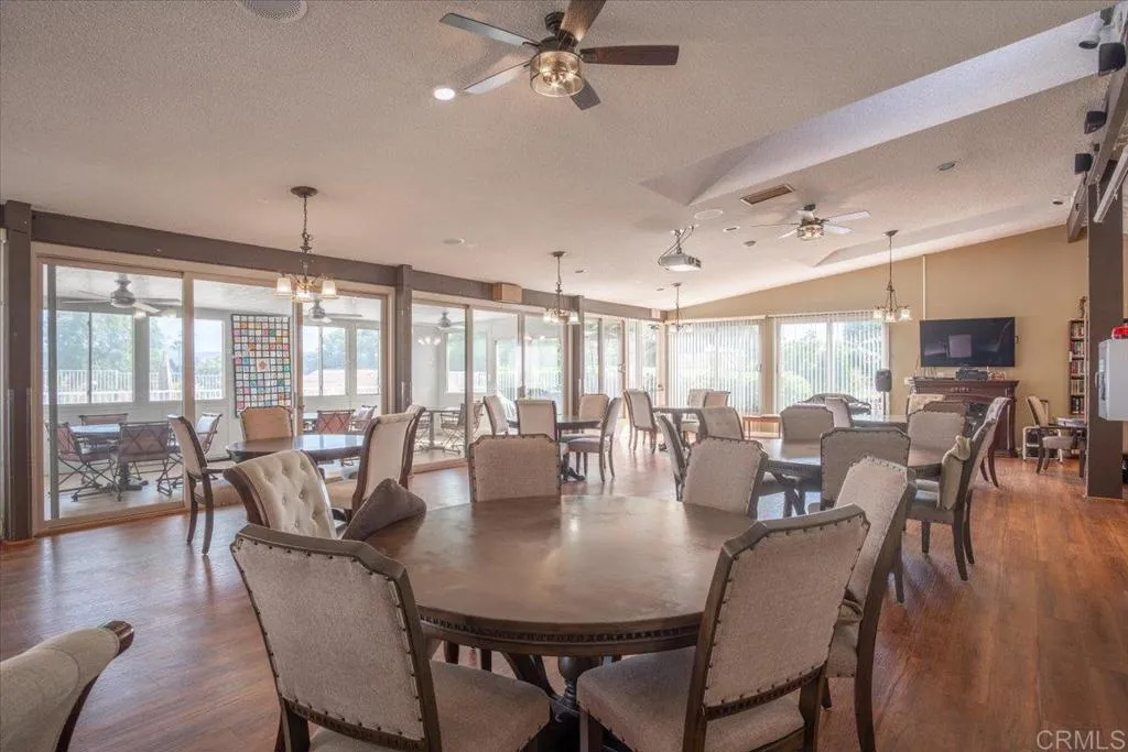 https://cdn.realtyfeed.com/cdn/127/306543231/1255d4c0a854ef41fc817a7b33584969.webp