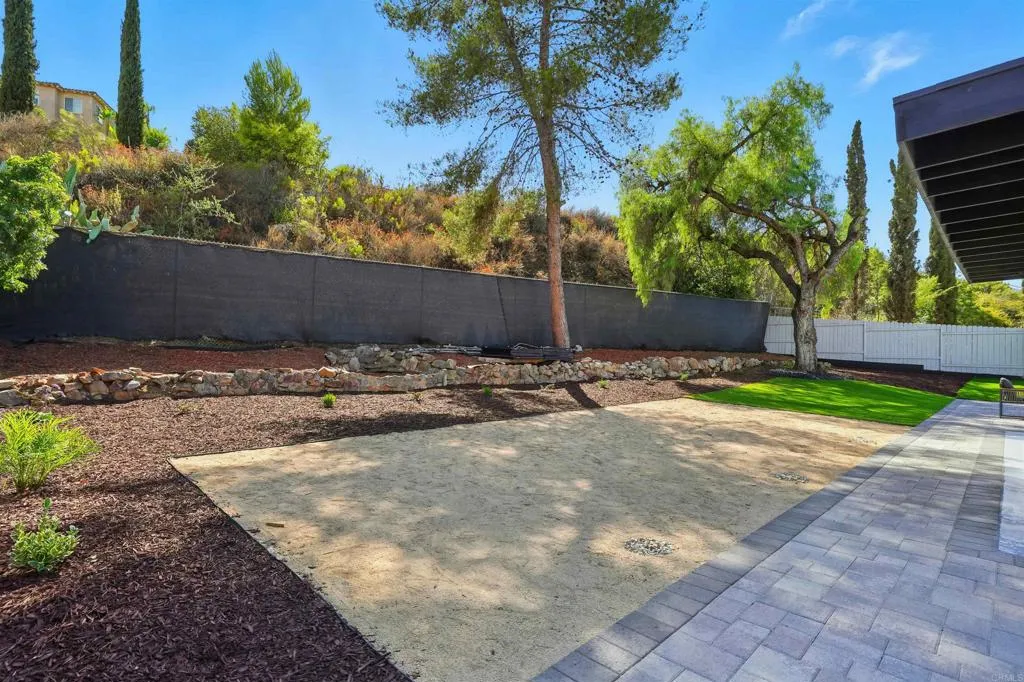 https://cdn.realtyfeed.com/cdn/127/306543322/37ceec48f8dc4a64463ae6e4c8cd4e93.webp