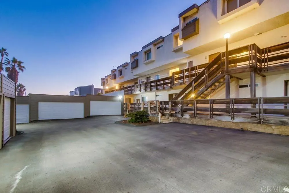 https://cdn.realtyfeed.com/cdn/127/306543334/ba8dbd22a2bd1e88fdf47508d69de0dd.webp