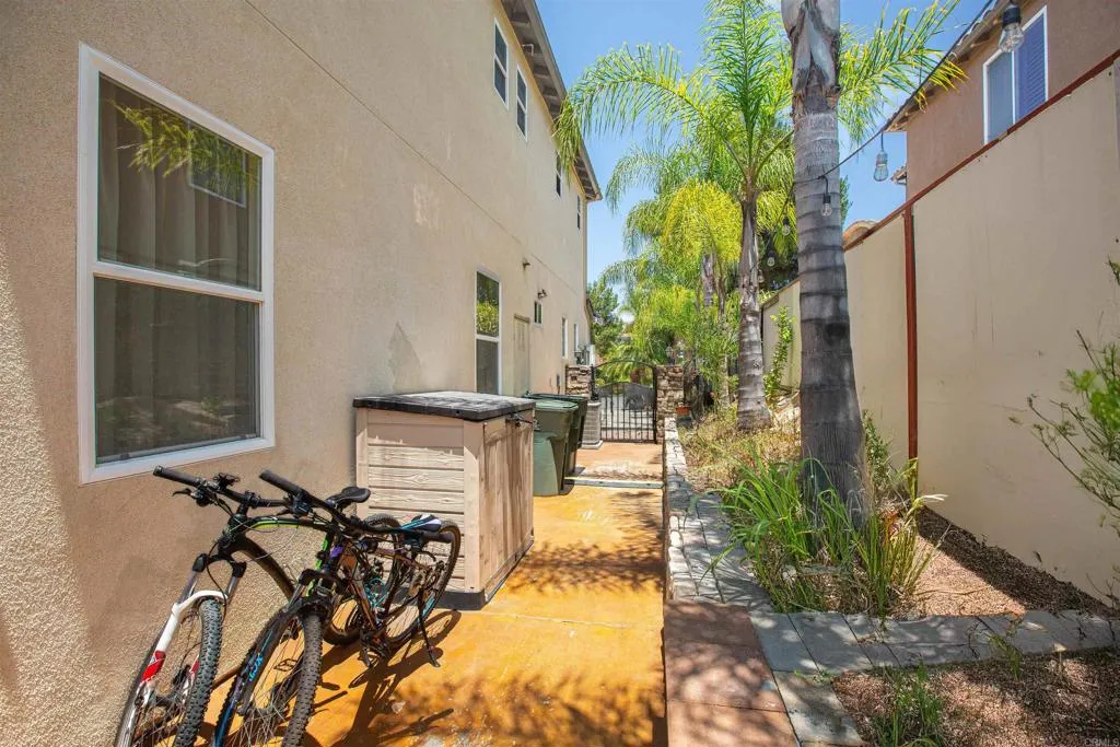 https://cdn.realtyfeed.com/cdn/127/306543442/9fb934cbf72839af6daada2bd0bd259d.webp