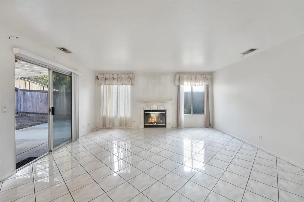 https://cdn.realtyfeed.com/cdn/127/306543495/02b8cabcd9fb68f60cf4132c6e4f5ab4.webp