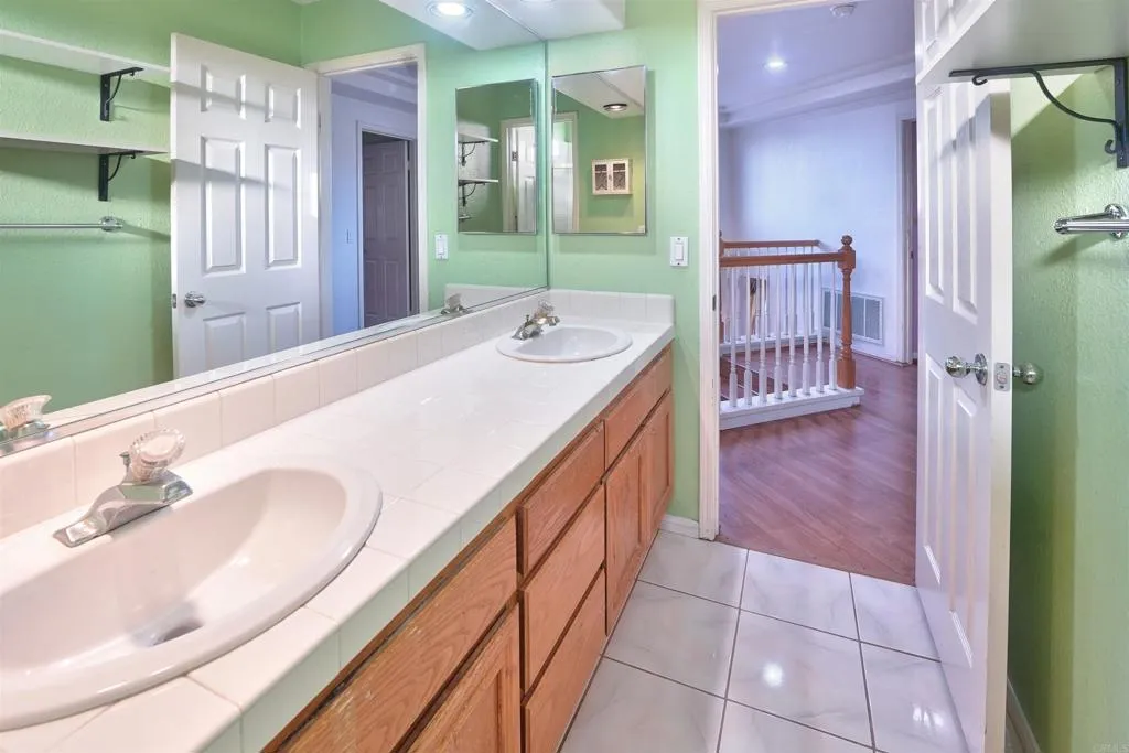 https://cdn.realtyfeed.com/cdn/127/306543495/374b018f9873a930f9b7e4dca2eef84c.webp