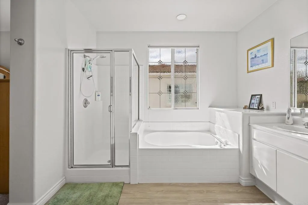 https://cdn.realtyfeed.com/cdn/127/306543505/32fa7dc8e37c4e4b8d6add052b30f166.webp