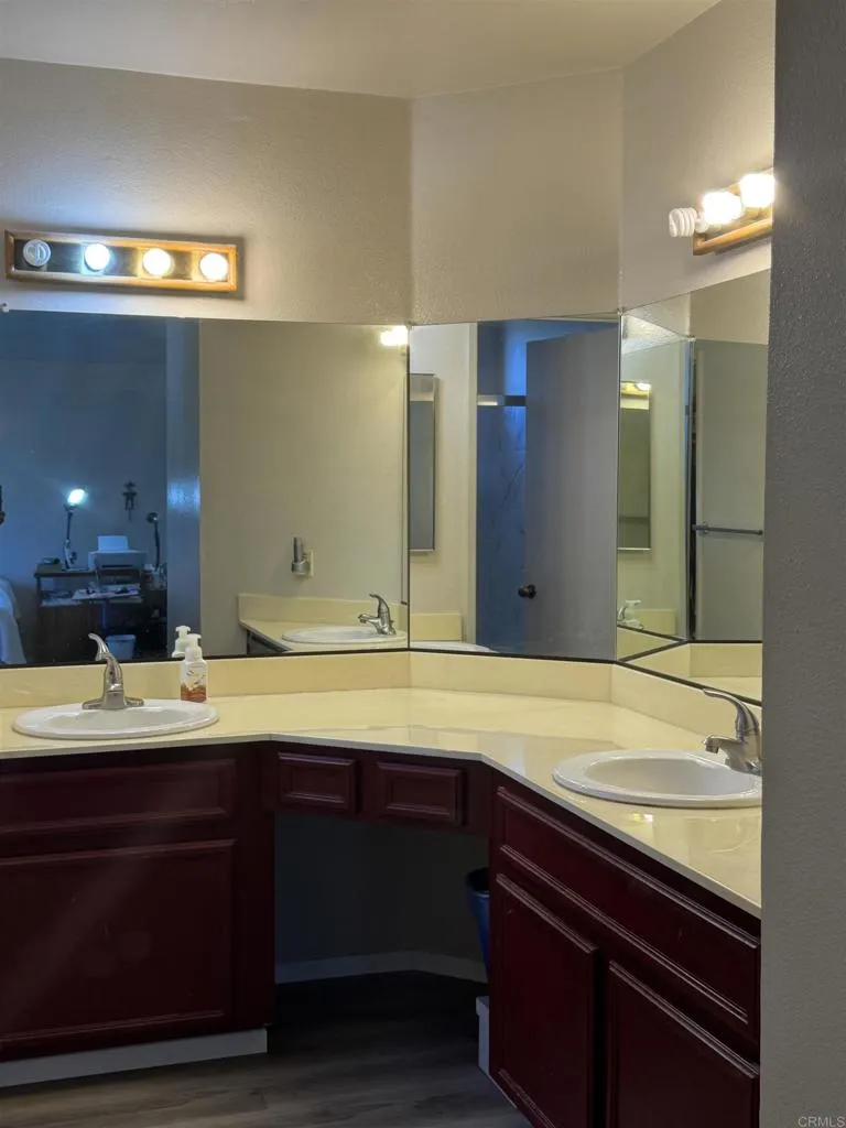 https://cdn.realtyfeed.com/cdn/127/306543561/1dea0f7d1d89e52a8c2ab8e8ebcea963.webp