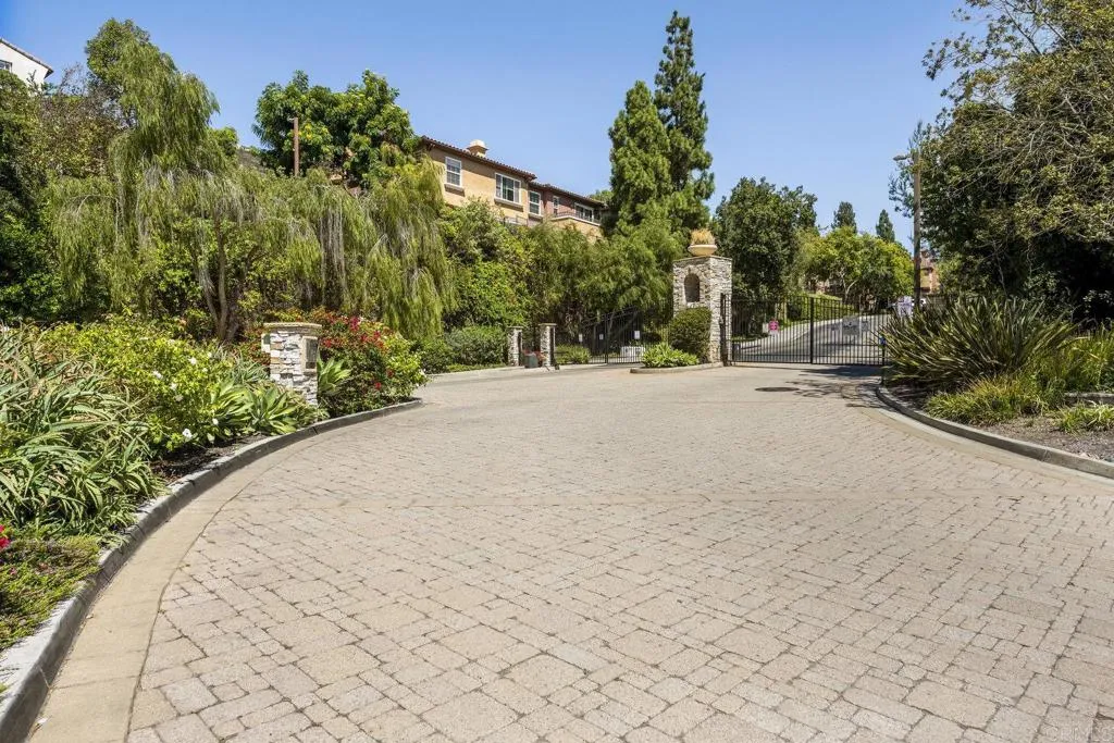 https://cdn.realtyfeed.com/cdn/127/306543583/ec4b9464e341c4c43653c67b4aed726c.webp