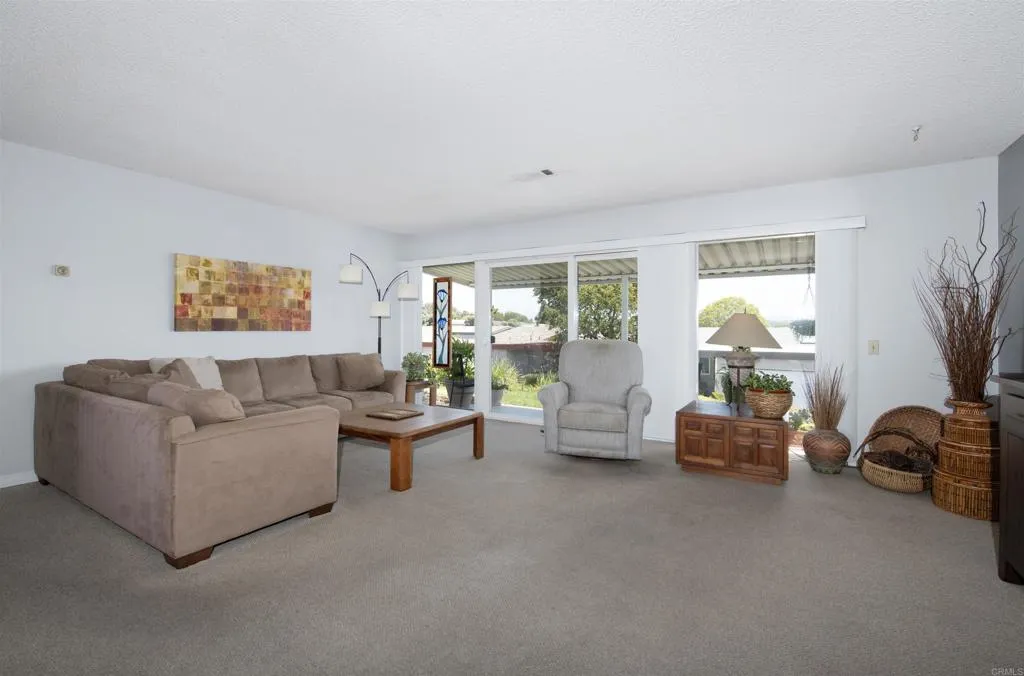 https://cdn.realtyfeed.com/cdn/127/306543647/5c4f8eb638692af8337d07129ce7dce5.webp