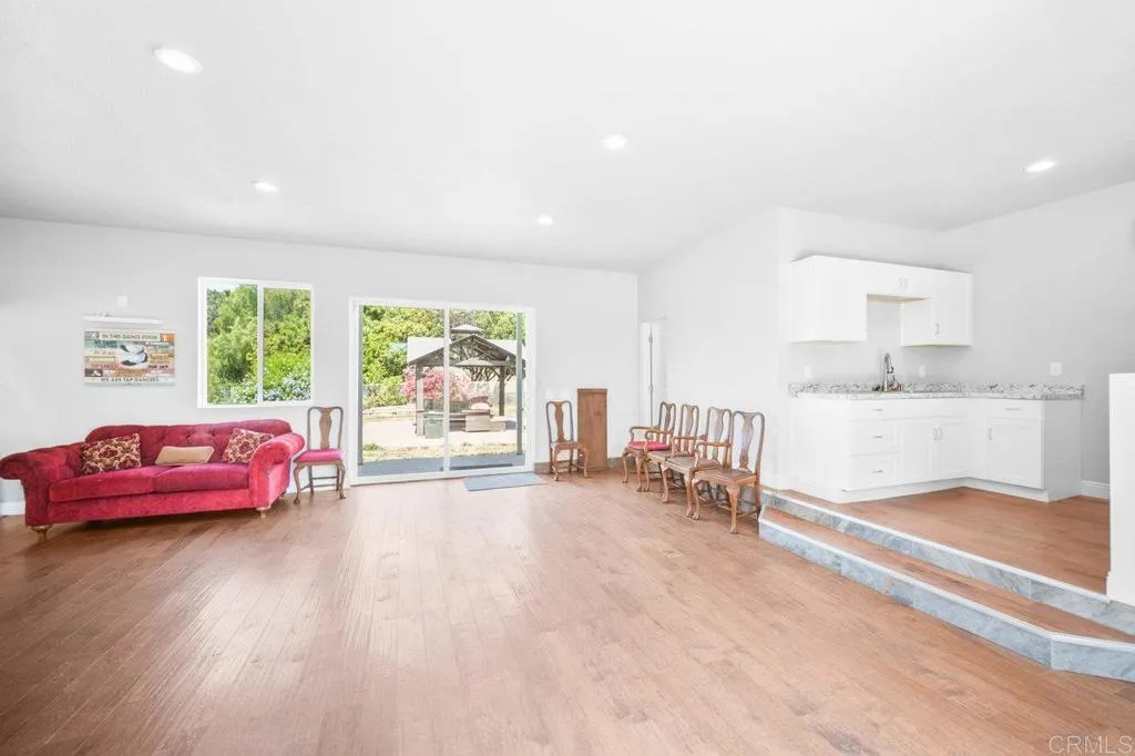 https://cdn.realtyfeed.com/cdn/127/306543659/67e9c914735954b4c3a7cb233b193e22.webp