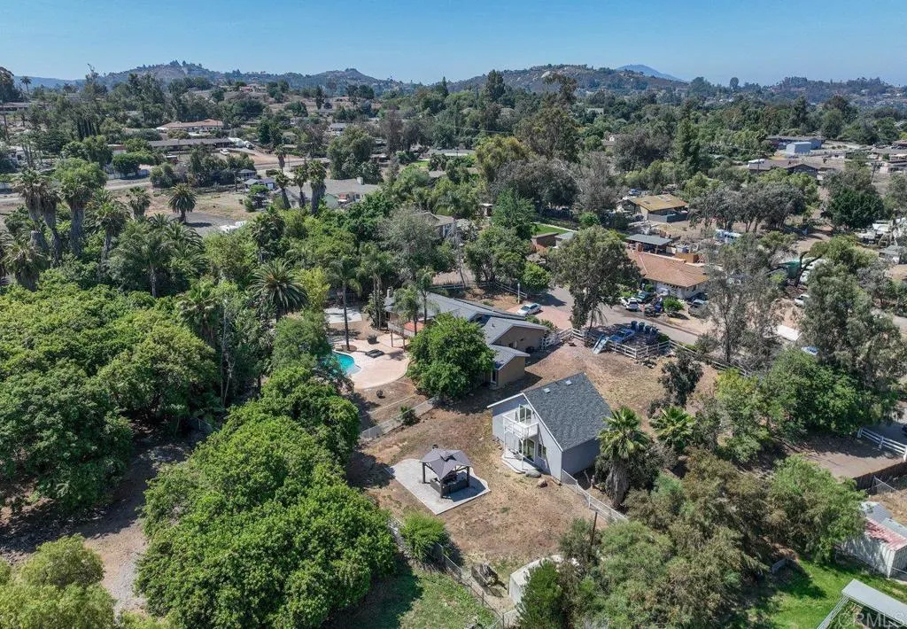 https://cdn.realtyfeed.com/cdn/127/306543659/dc597a1b7843e8bfd6b766af429149e8.webp