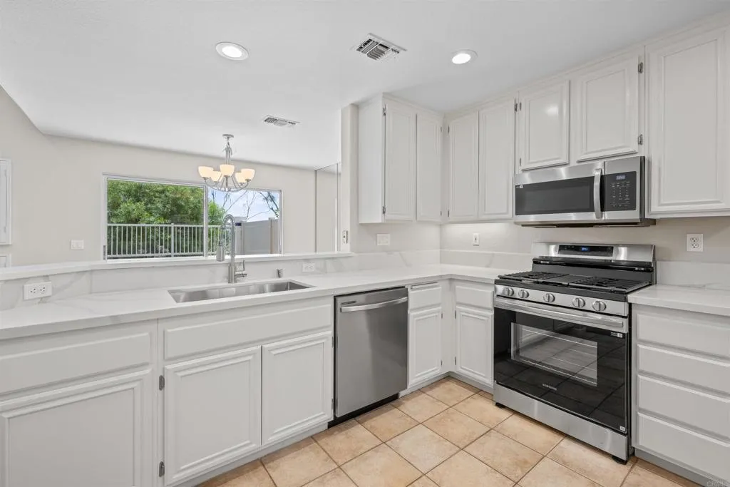 https://cdn.realtyfeed.com/cdn/127/306543692/8dfcdf123dd4ab7a127c378b52469b51.webp