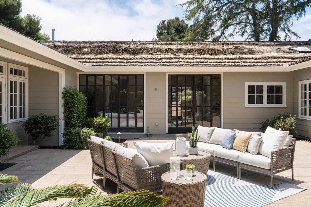 https://cdn.realtyfeed.com/cdn/127/306543710/b0166c787f3c6833456d910c681768ab.webp
