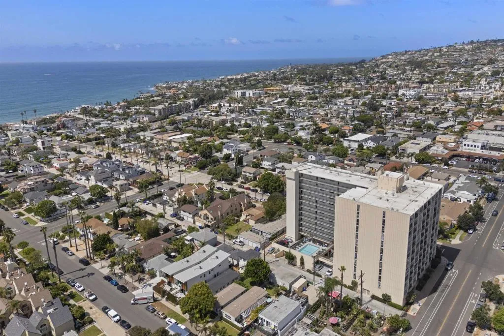 https://cdn.realtyfeed.com/cdn/127/306543734/afd62adc756e0b568dd8e5507ccd4f6c.webp