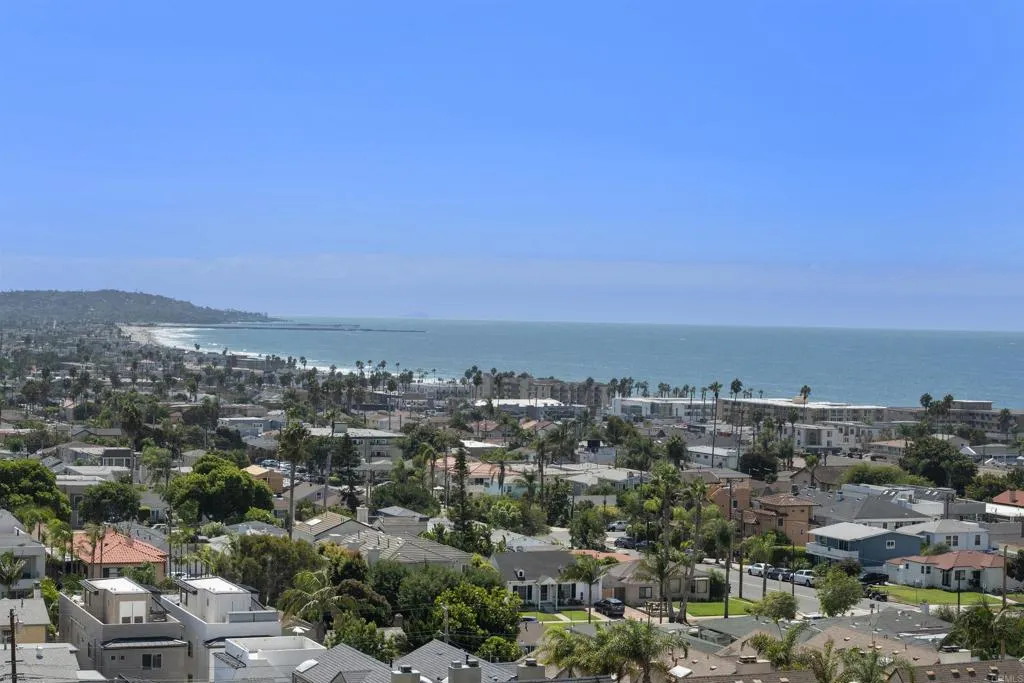 https://cdn.realtyfeed.com/cdn/127/306543734/b85c969b172adf6020542e7459fa7605.webp