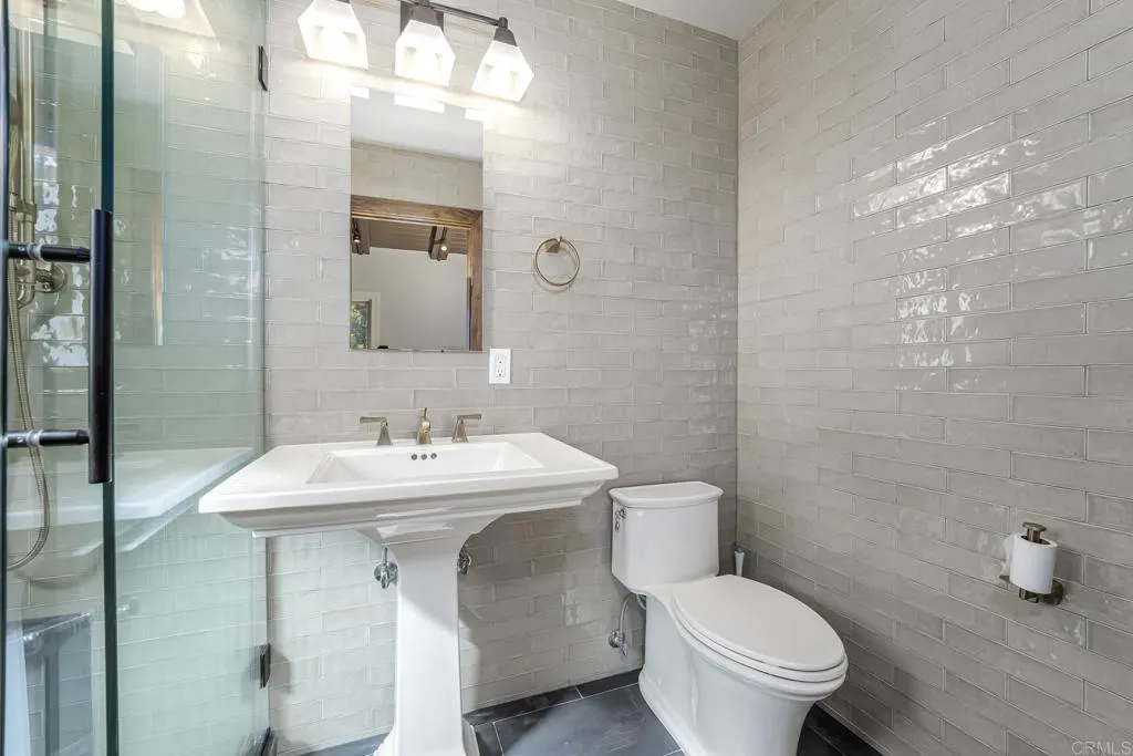 https://cdn.realtyfeed.com/cdn/127/306543763/47bf4d981cccdec6426ec334975c79d5.webp