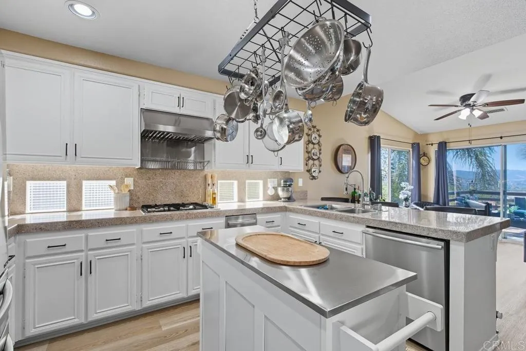 https://cdn.realtyfeed.com/cdn/127/306543809/09f5d2610a3f9f614e864a09d442d9d1.webp