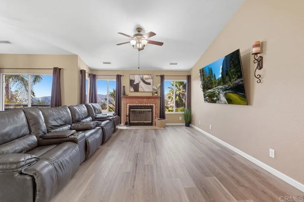 https://cdn.realtyfeed.com/cdn/127/306543809/60c16e1d91368f9fc971128935e40d8e.webp