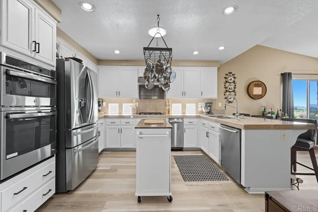 https://cdn.realtyfeed.com/cdn/127/306543809/e1cc4155a5b3435076dd30e9b22cfe12.webp
