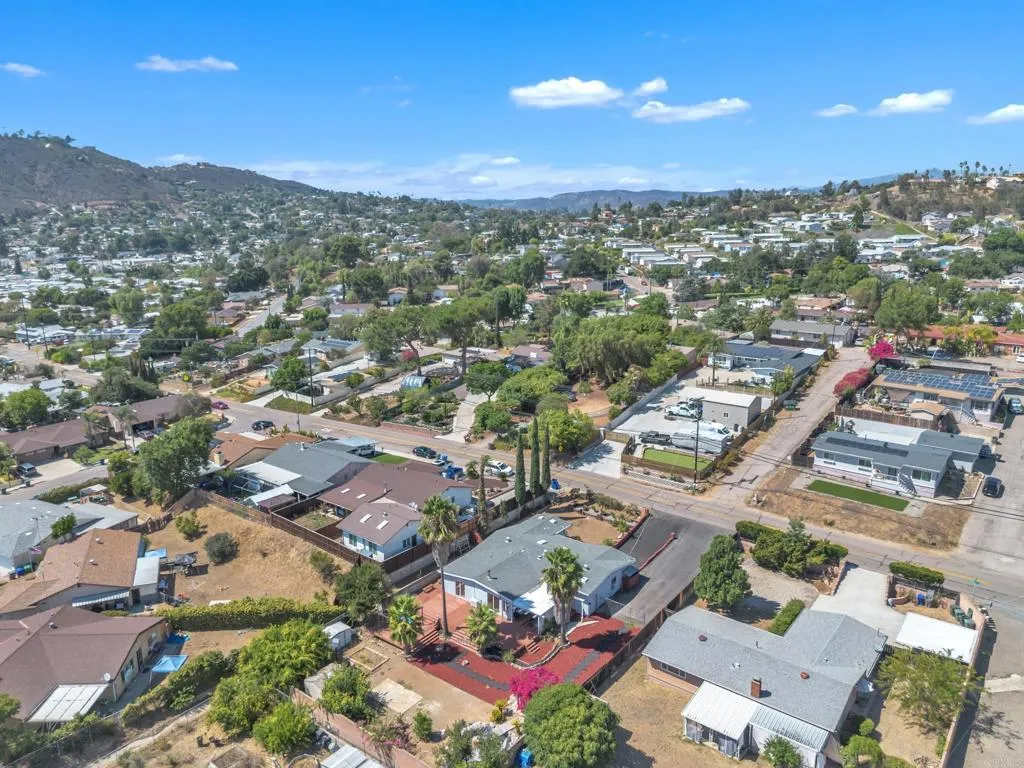 https://cdn.realtyfeed.com/cdn/127/306543921/880c1f5b6f5fb5b74eb308cc2ec9926c.webp