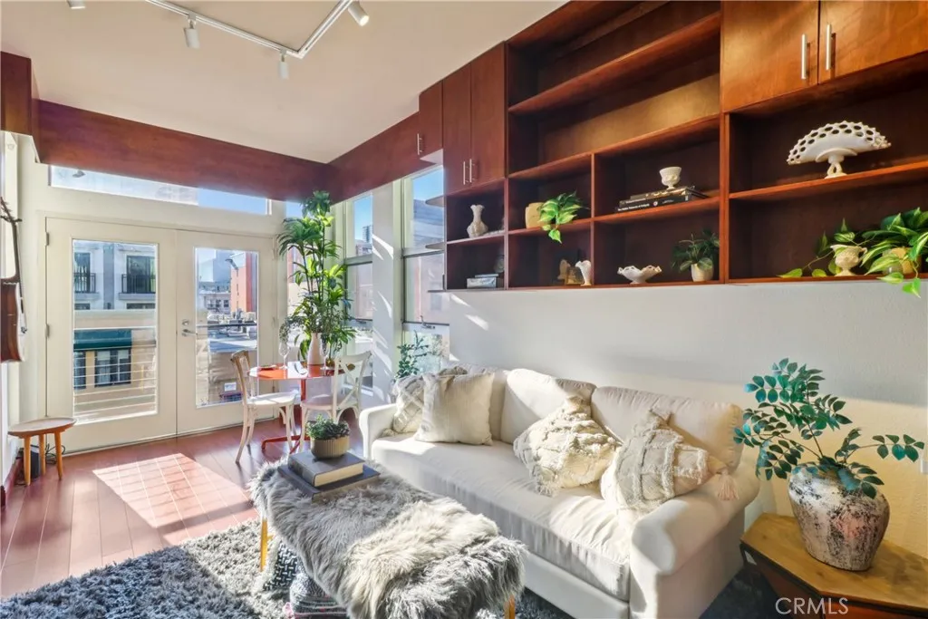 https://cdn.realtyfeed.com/cdn/127/306543931/51a7586a36e7b40f9dccadf131ad53c6.webp