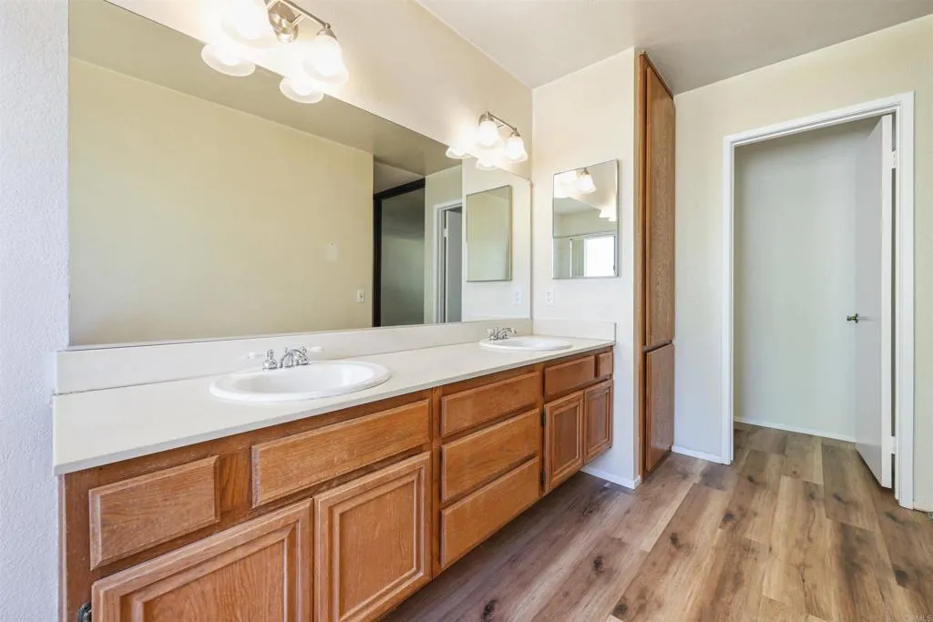 https://cdn.realtyfeed.com/cdn/127/306543935/4011255f1a3d70624e399a39c27c1781.webp